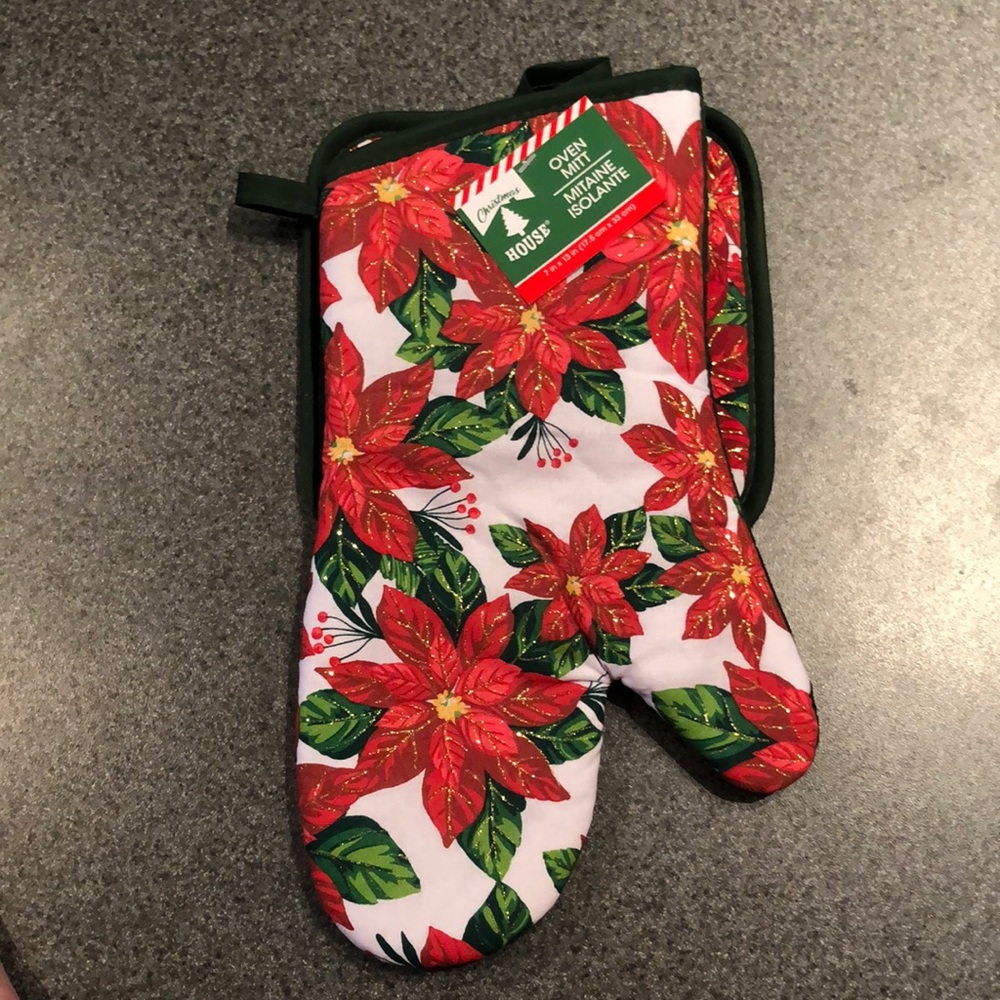 Poinsettia Oven Mitt Set